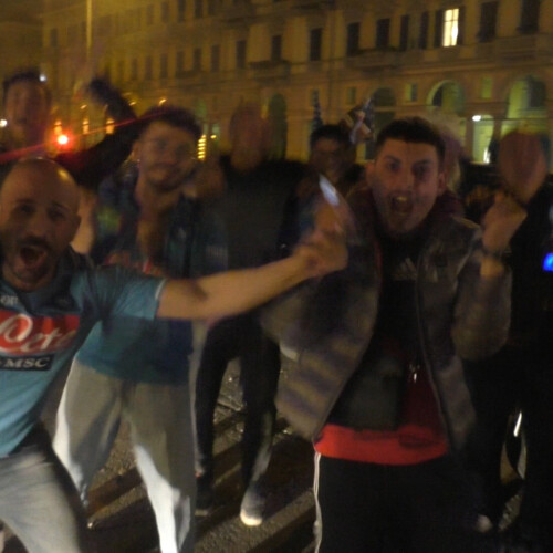 Alessandria come Napoli: botti, fuochi d’artificio e caroselli in piazza per lo scudetto degli azzurri
