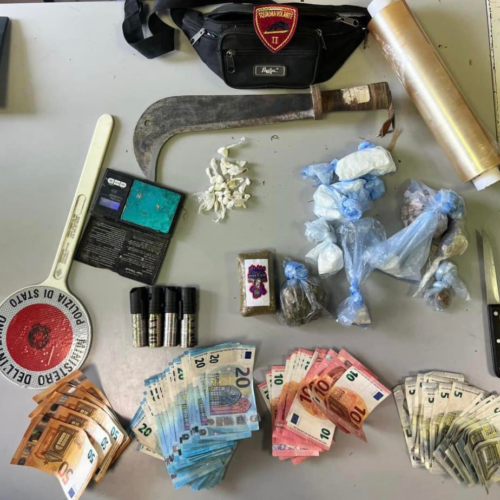 Crimine a Pavia: uomo sorpreso a spacciare usa spray urticante contro poliziotti