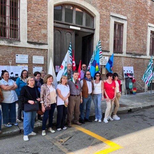 Presidio a Casale per tutelare il personale della scuola per adulti