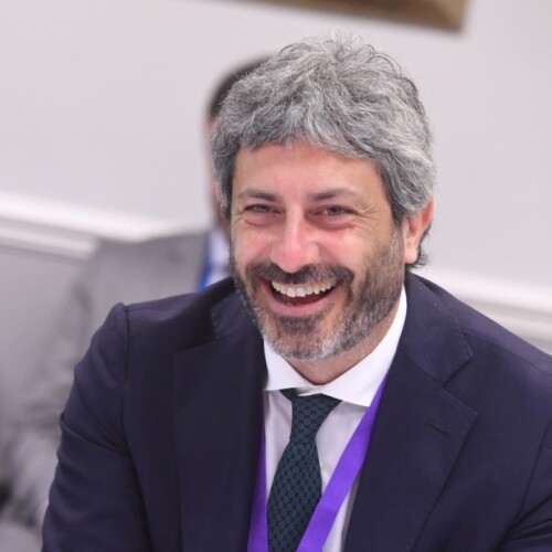 Elezioni Novi: domenica la candidata M5S Lucia Zippo partecipa alla staffetta per la pace. Giovedì arriva Roberto Fico