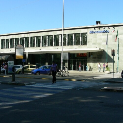 Giovane investito davanti alla stazione di Alessandria