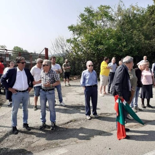 Cittadini e politici per l’ultimo saluto a Silvio Berlusconi