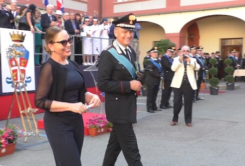 Anche Ornella Muti premia i Carabinieri della provincia in occasione dei 209 anni dell’Arma