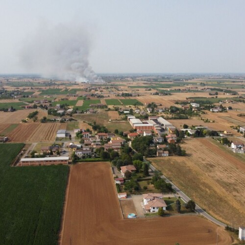 Importante incendio tra San Giuliano Nuovo e Lobbi domato dai Vigili del Fuoco