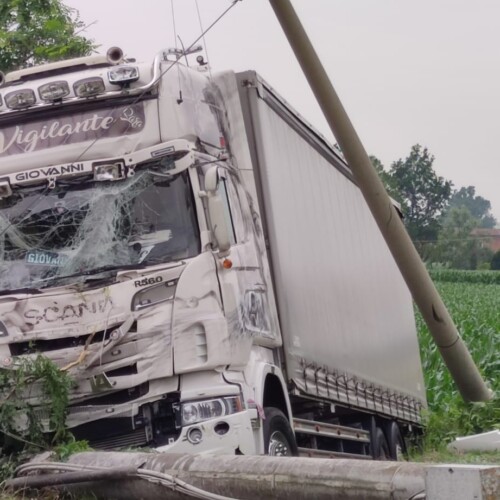 Tir fuori strada sulla strada per Quargnento: strada riaperta