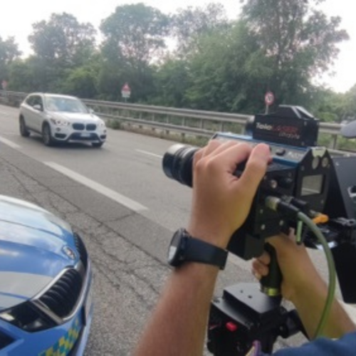 Sfrecciano sulla tangenziale di Alessandria a 150 km/h: fermati dalla Polizia
