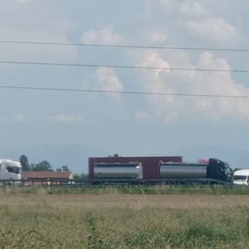 Incidente tra un camion e un furgone sulla A21: traffico di nuovo regolare