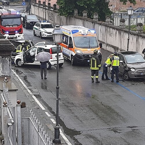 Incidente frontale a Tortona: un ferito e tre auto coinvolte