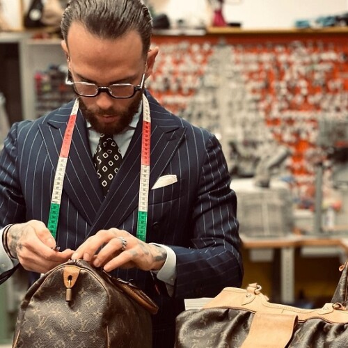 Mister Service, il negozio che riporta al loro splendore borse e scarpe di lusso si sposta nel cuore di Alessandria