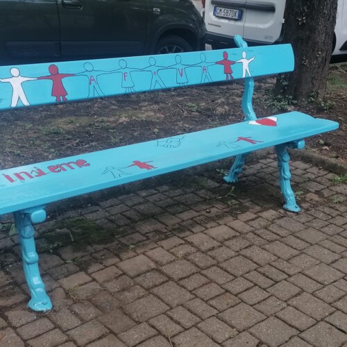 Nuove panchine colorate a Casale per lanciare messaggi
