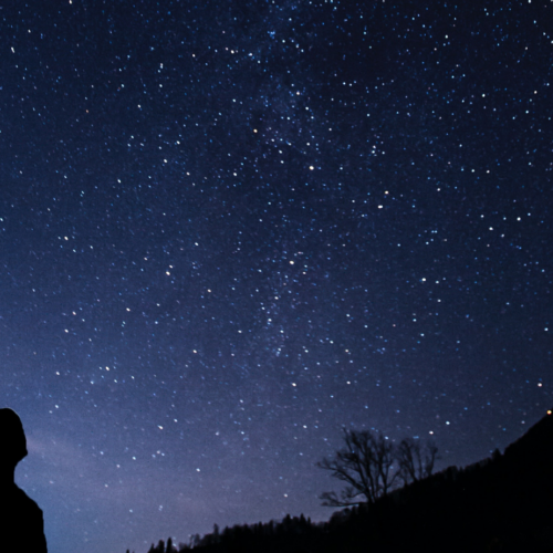 Stasera il passaggio del trenino luminoso: nel cielo i satelliti Starlink