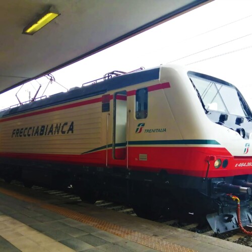 La mamma del piccolo Harrison nato sul Frecciabianca ad Arquata: “Vorrei incontrare chi mi ha dato una mano durante il parto”