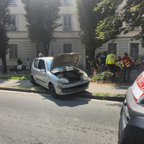 Donna investita in piazza Mentana. Portata in ospedale in codice giallo