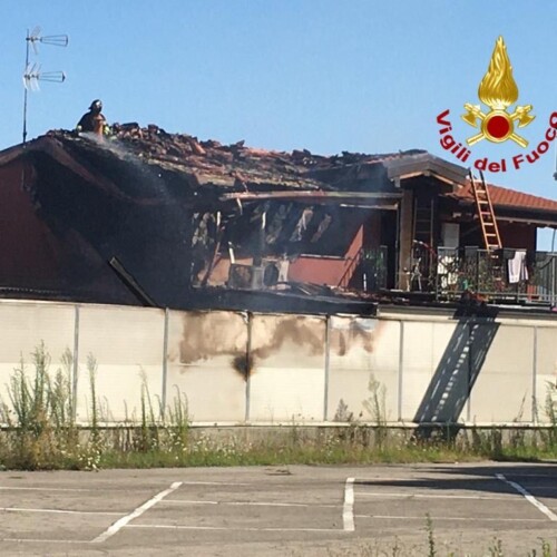 Incendio devasta due villette a Trezzano sul Naviglio: danni alle strutture ma nessun ferito