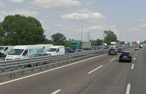 Incidente sulla A50 a Milano: tre autovetture coinvolte, traffico in tilt