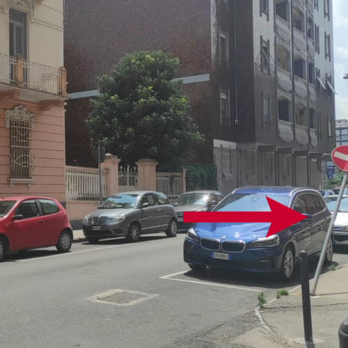 Cartello appena messo già piegato. Assessore Falleti: “Sono sconfortato”