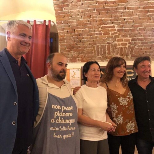 Il gruppo artistico “Ostinata Passione” consegna 800 euro al Canile di Alessandria