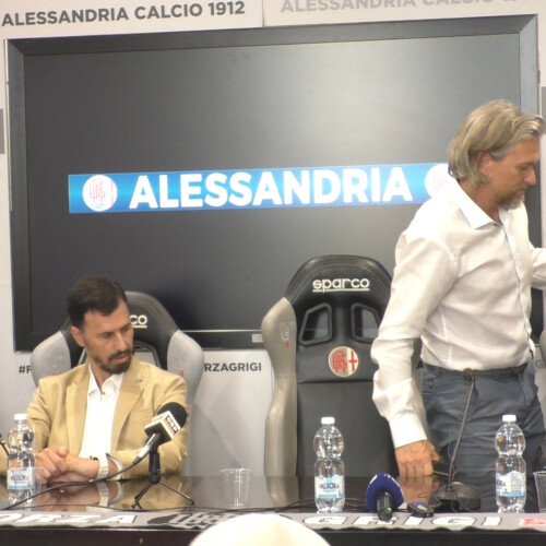 Grigi: la conferenza stampa del presidente Benedetto (che se ne va poco dopo) insieme al ds, mister e team manager