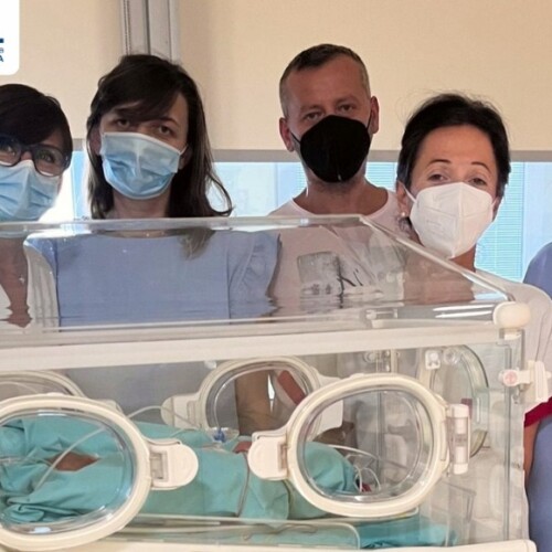 All’ospedale di Alessandria nate tre gemelline senza tecnica indotta: “Accade una volta ogni 10 mila”