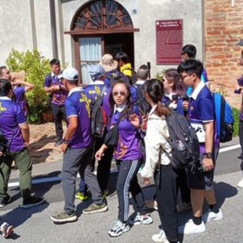 Gruppo di turisti da Hong Kong e Macao in visita a Oliva Gessi