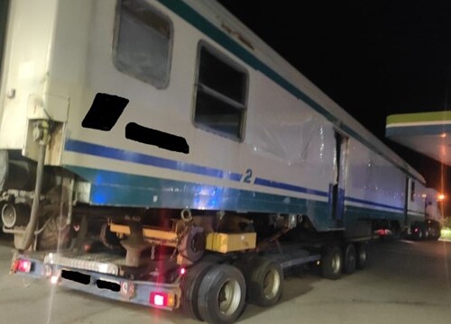 Vagoni sulle strade della provincia: Stradale ferma il trasporto “eccezionale” e non autorizzato