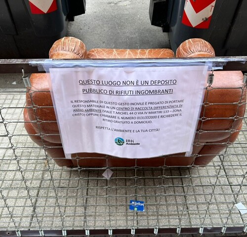 “Questo non è un deposito”: il messaggio di Amag contro l’inciviltà
