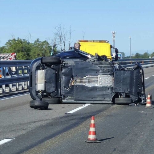 Due persone ferite nell’incidente sulla A21