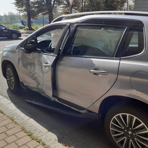 Auto contro moto in viale Milite Ignoto: centauro in ospedale