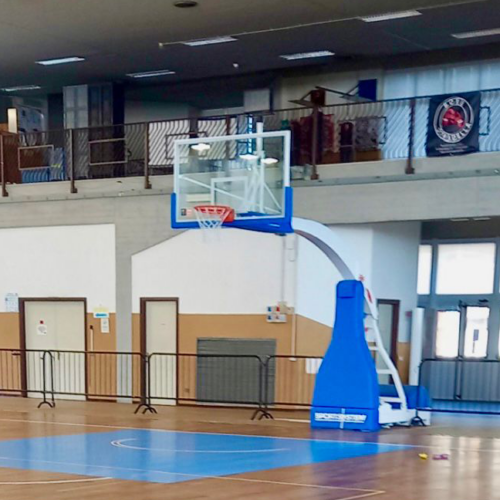 Nuovo parquet per il campo di pallacanestro di Stradella