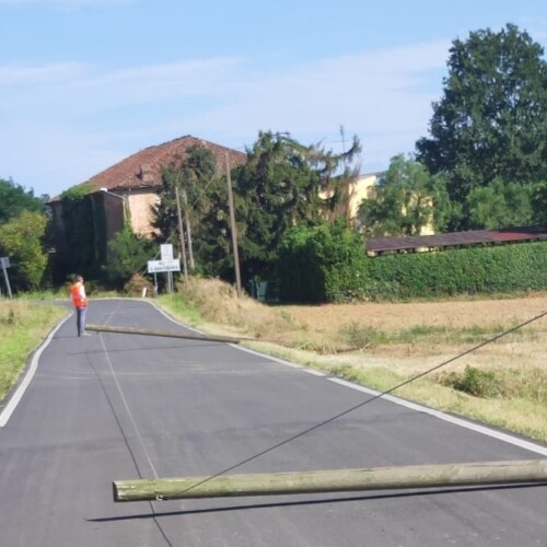 Vento abbatte due pali della linea telefonica a Valle San Bartolomeo