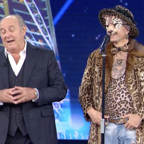 Da Litta Parodi a “Tu sì que vales”: il ‘leopardo’ Simone diverte Gerry Scotti