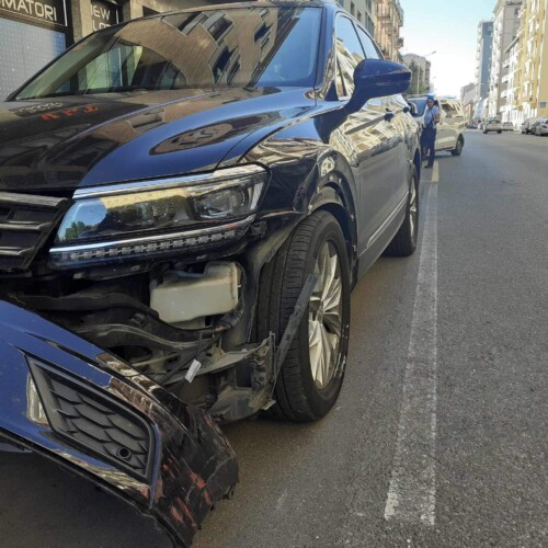 Incidente in via Marengo tra un camion e due auto