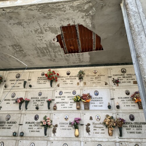 Caduta calcinacci al cimitero di Castelceriolo, assessore Falleti: “Già fatto il sopralluogo per la riparazione”