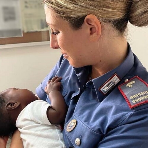 Separata dai genitori nella traversata del Mediterraneo e trattenuta da una donna immigrata ad Alessandria: la storia di Aisha