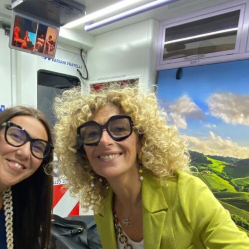 Presentata l’ambulanza “PortAMI”: nel ricordo di Fabio e Tommy saranno esauditi i desideri dei malati oncologici