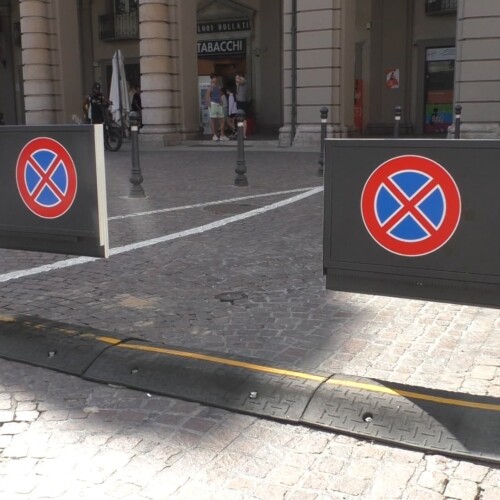 Troppi malfunzionamenti, da mercoledì una nuova fioriera in piazza Libertà. Assessore Serra: “Paga il fornitore”