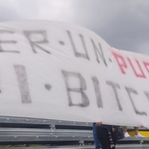 “Per un pugno di bitcoin”: ad Arzignano lo striscione dei tifosi grigi sulle vicende societarie