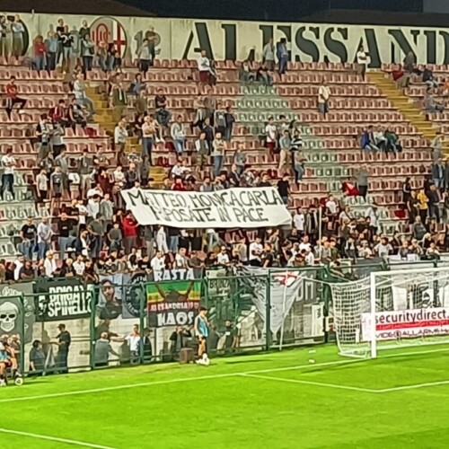 Triplice omicidio ad Alessandria: lo striscione della Gradinata Nord per Matteo, Monica e Carla