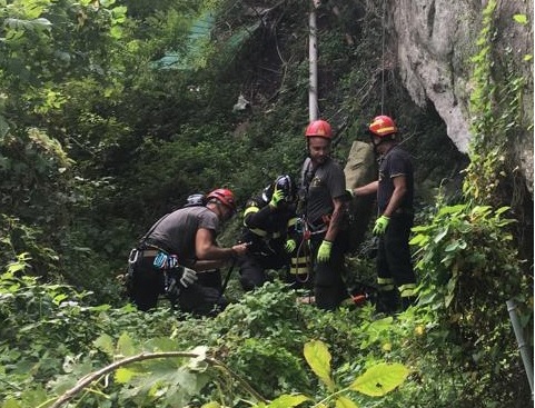 Anziano cade in un dirupo a Gavi. Tratto in salvo dai Vigili del Fuoco e portato in ospedale