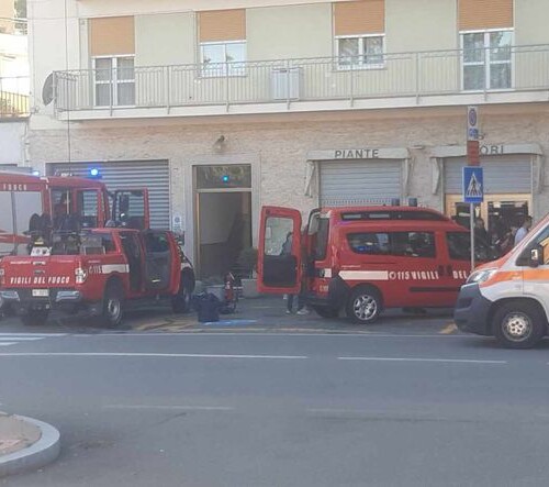 Incendio in un alloggio a Ovada. Sul posto Vigili del Fuoco e ambulanza
