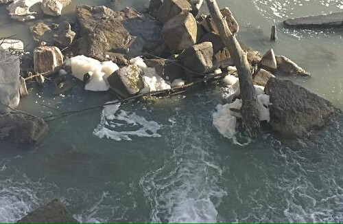 Segnalata presenza di schiuma sotto il Meier e “odori insopportabili in zona Bennet”