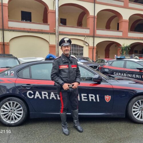 Gazzelle schierate e sirene accese. L’omaggio dei Carabinieri di Alessandria al Brigadiere Servettini  