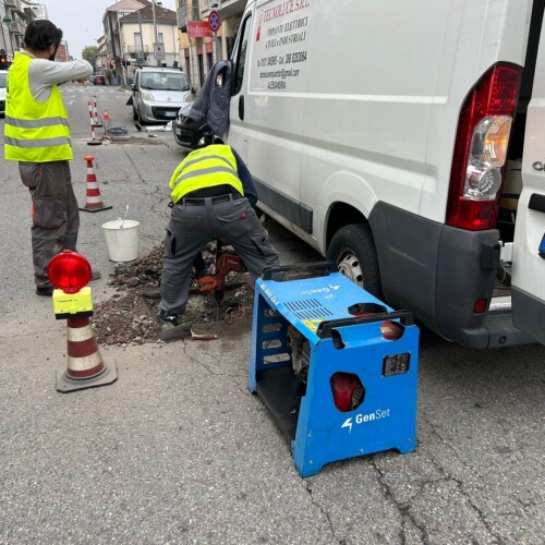 Piazza Zanzi rivede la luce: da stasera riattivati i lampioni spenti