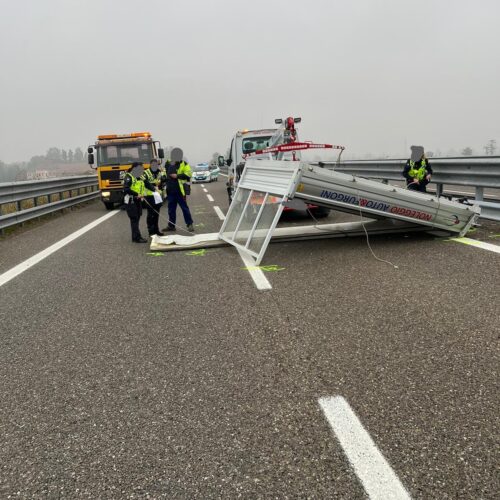 Camion perde cassone in tangenziale: chiusa tratta verso Acqui tra Borsalino e svincolo Tortona-Novi