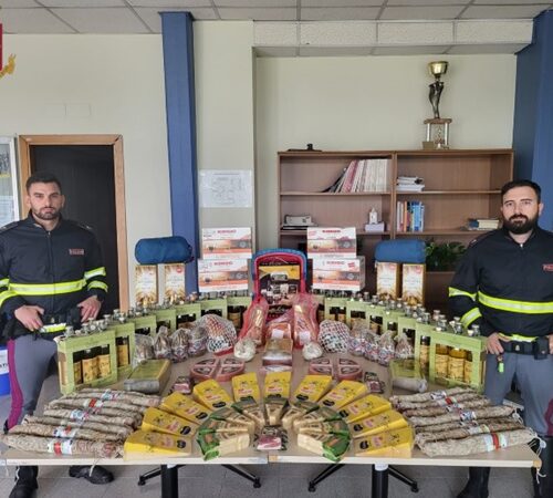 Sorpreso a rubare all’autogrill. Nell’auto la Stradale trova poi decine di altri prodotti alimentari