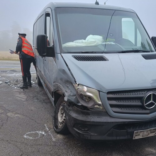 Incidente tra auto e furgone lungo la provinciale