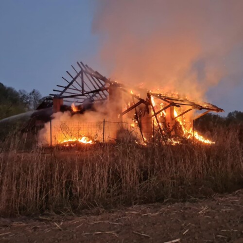 Brucia un cascinale a San Michele: sul posto i Vigili del Fuoco e la Protezione Civile