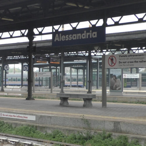 Ruba un telefonino alla stazione di Alessandria: denunciato dalla Polizia