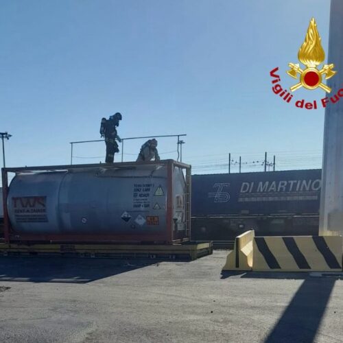 Fuoriuscita di Octanoyl Chloride: 25 operatori in ospedale