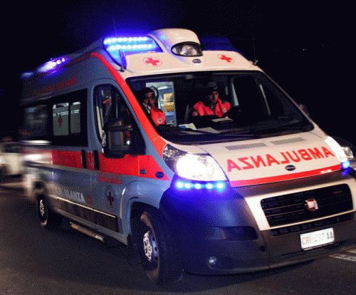 Investito mentre attraversava la strada. Gravissimo agente della Polizia Locale di Vignole